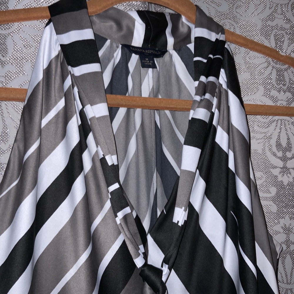 Banana Republic sleeveless blouse size medium